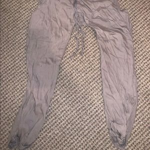 A pea in a pod crop linen pant